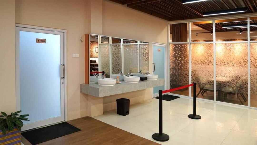 Elohim Hotel Sentani Jayapura Exteriér fotografie